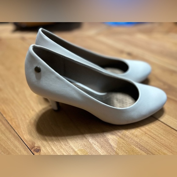Life Strides Soft system Stylish White Pumps size 7.5M - Picture 3 of 6
